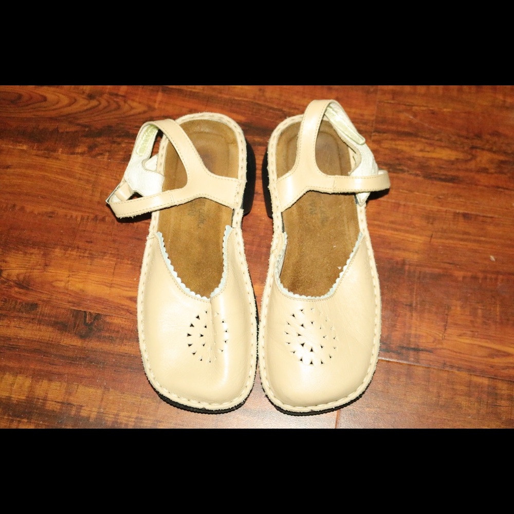 Naot ivory sandal